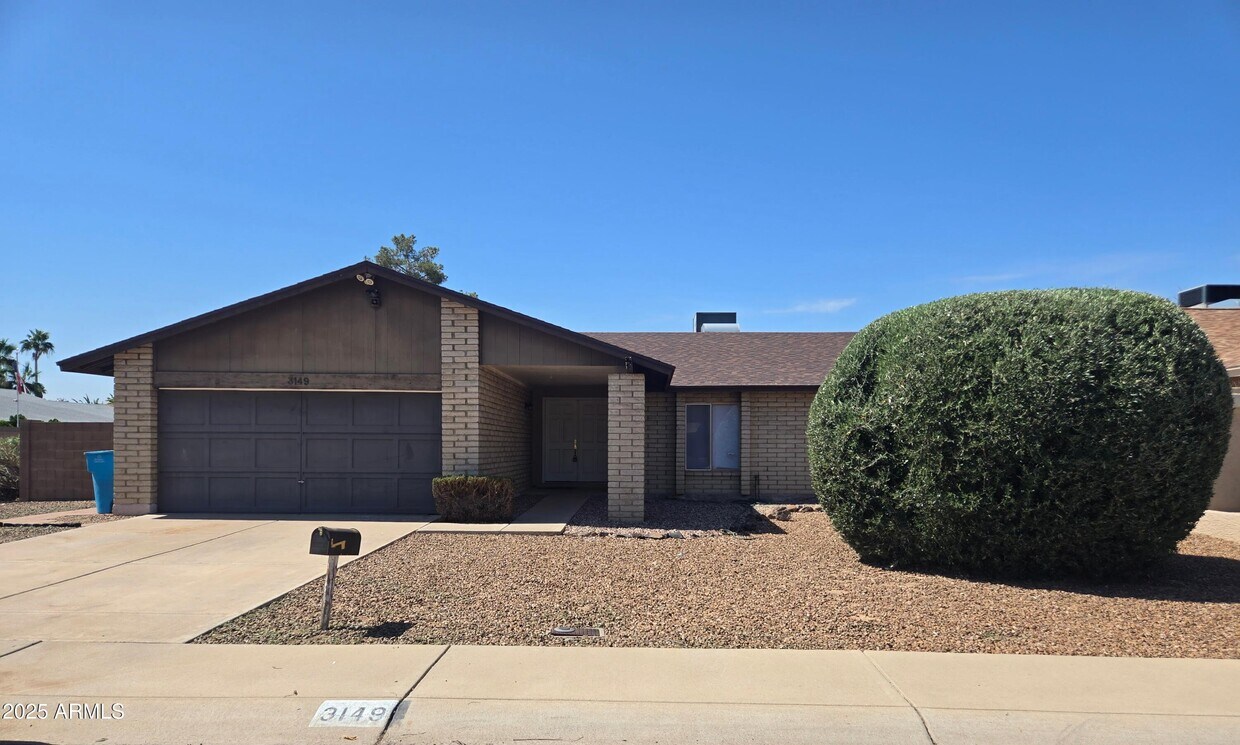 Primary Photo - 3149 W Hartford Dr