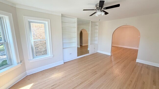 Foto del edificio - 5706 N Maplewood Ave