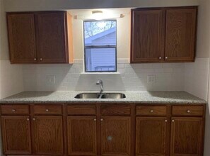 Building Photo - 324 Delaware St