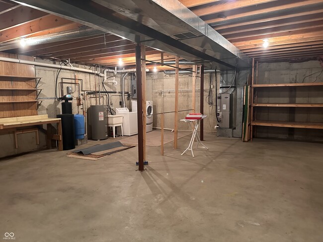 Building Photo - 243 W Co Rd 650 N