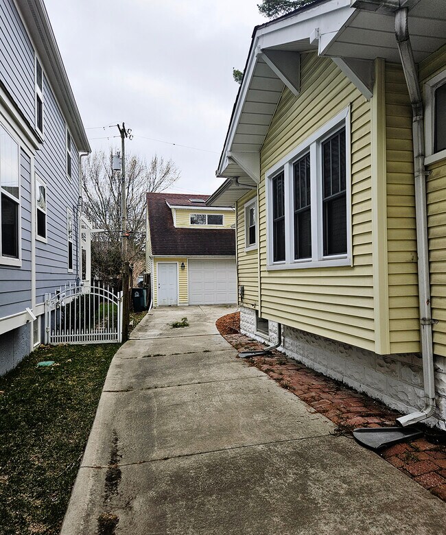 1208 Emmons Ave, Birmingham, MI 48009 House Rental in Birmingham, MI