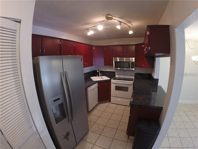 Foto del edificio - 1290 Pine Ridge Cir E