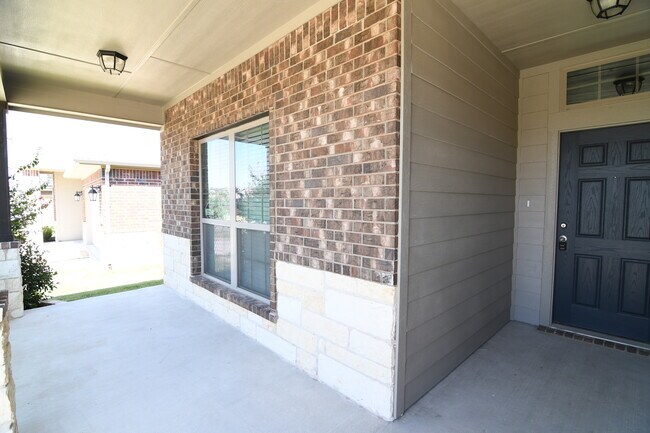 Foto del edificio - 826 Wyndcrest Drive