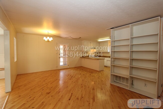 Foto del edificio - 2 Bed, 1 Bath House w/ AC, Storage Barn