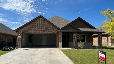 Building Photo - 1004 Hardaway Ln