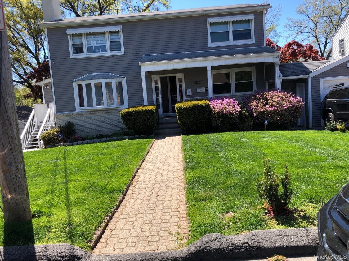 Primary Photo - 32 Roanoke Ave
