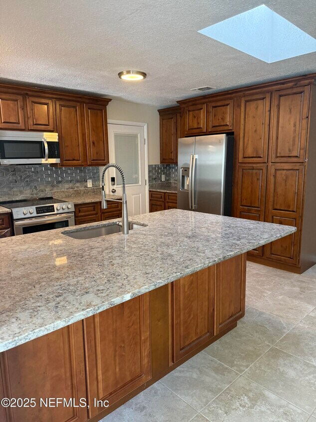 Foto principal - 7440 Greenway Dr