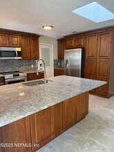 Building Photo - 7440 Greenway Dr