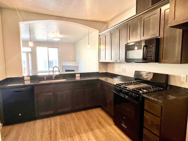 Foto del edificio - Beautiful Newer Built Home Central location!