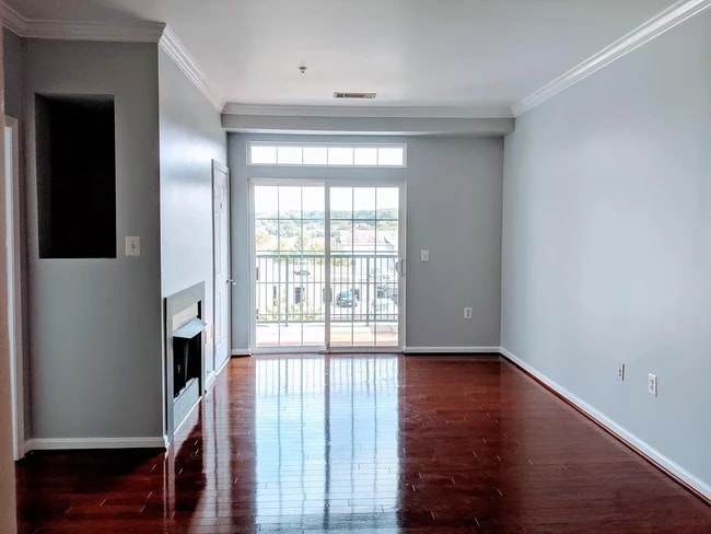Building Photo - 2465 Army Navy Dr