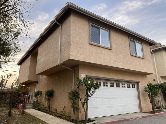 Building Photo - 8554 Burnet Ave