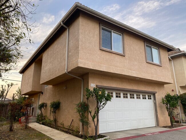 Foto del edificio - 8554 Burnet Ave