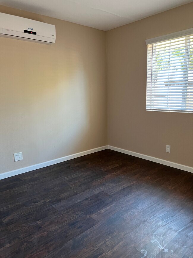 Foto del edificio - 1440 Bassett Dr