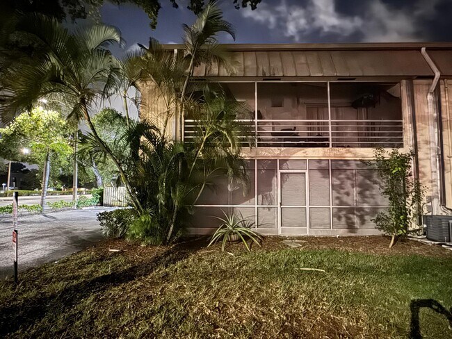Building Photo - 10821 N Military Trl