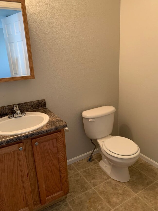 Building Photo - 3 BEDROOM,  2.5 BATHROOM TOWNHOUSE WITH 2 ...