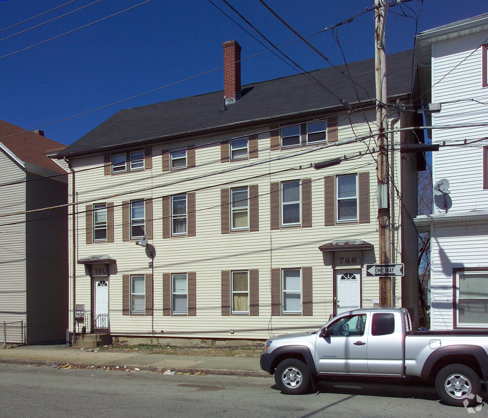 Building Photo - 760-766 King Philip St