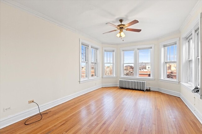 Building Photo - 2557 W Eastwood Ave