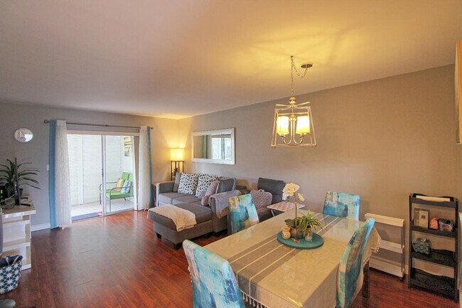 Building Photo - 2721 Garden Dr N