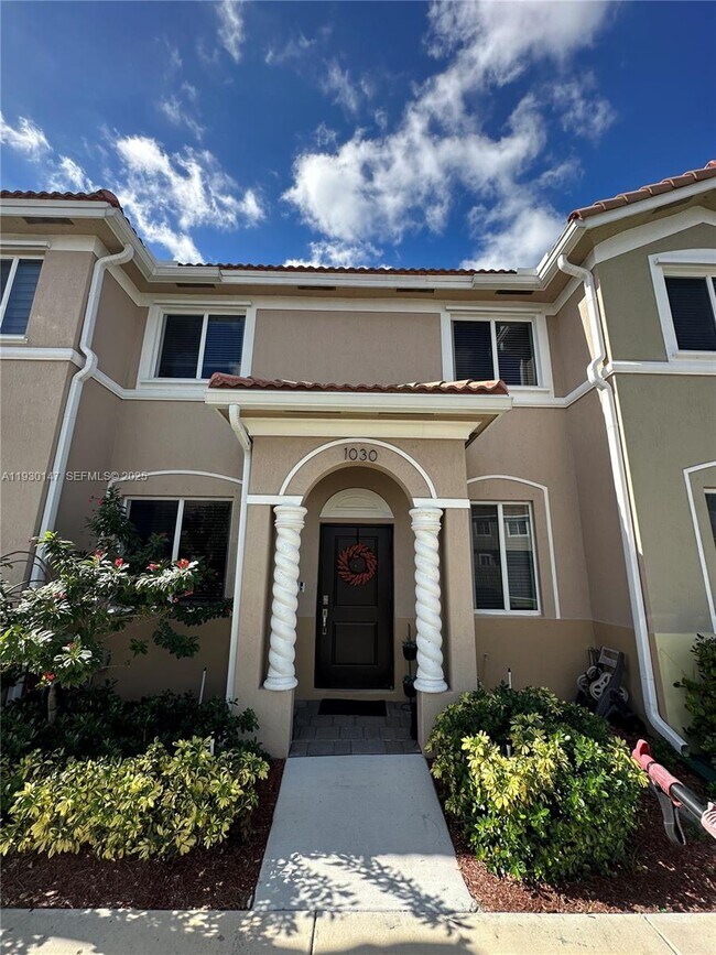 Building Photo - 1030 SE 23rd Terrace