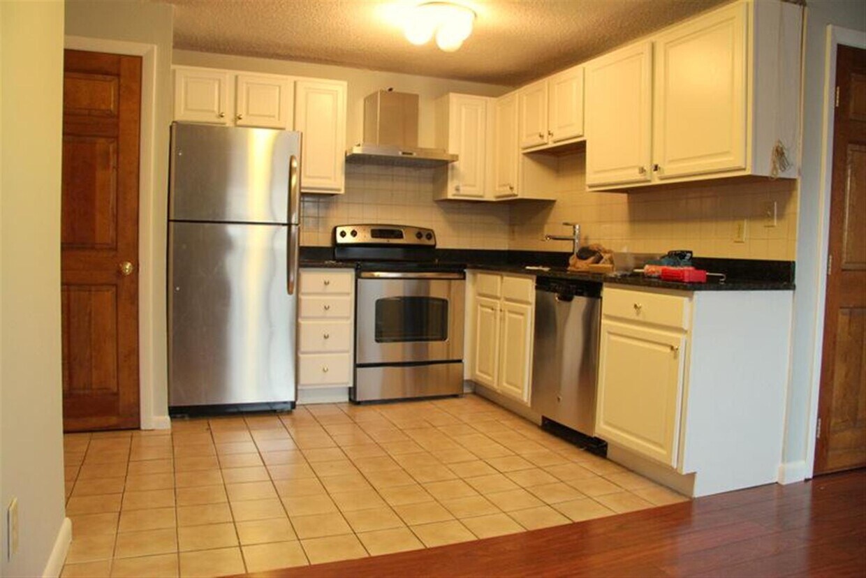 Primary Photo - 19 Murdock St