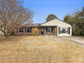 Building Photo - 3017 Camelot Blvd