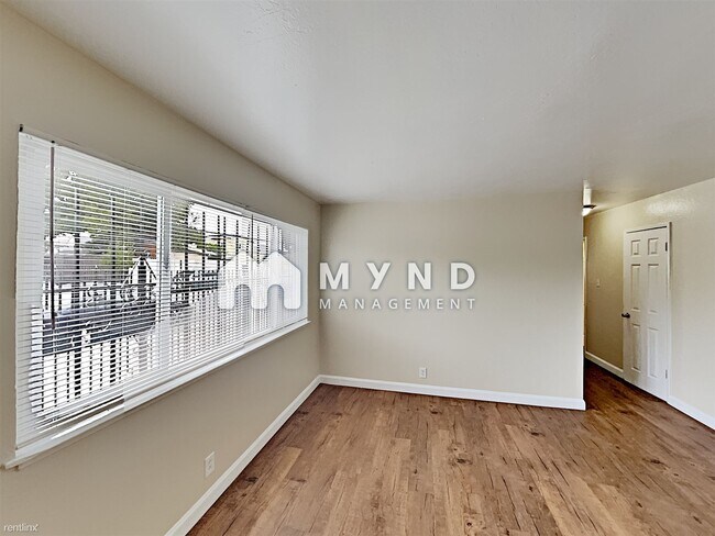 Foto del edificio - 3 br, 1 bath House - 8330 Birch St Apt B