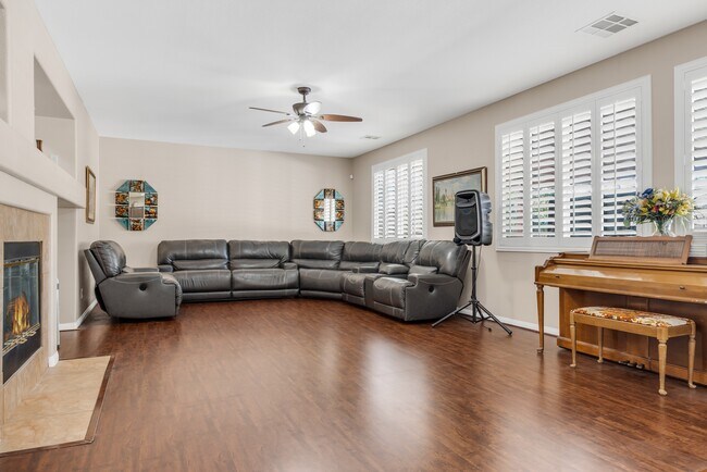 Building Photo - 3069 Regal Cove St