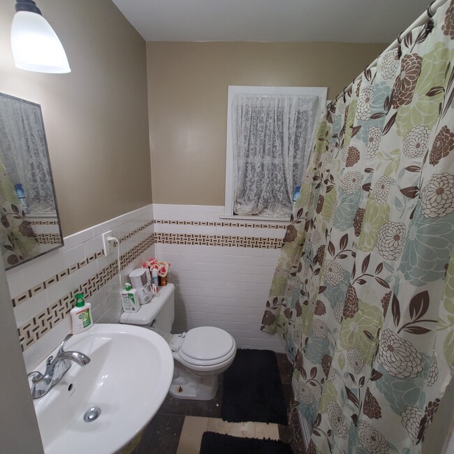 Main Bathroom - 129 W 31st St