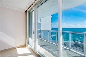 Foto principal - 16829 Collins Ave