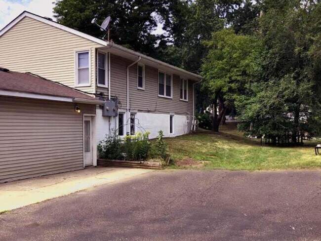 Foto del edificio - 322 Cottage Ave E