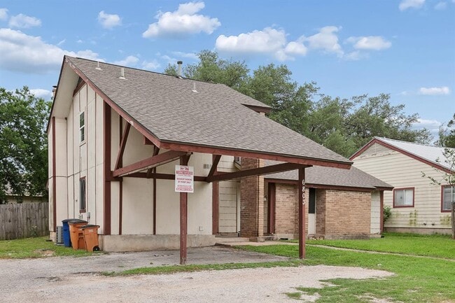 Building Photo - 6803 Woodhue Dr