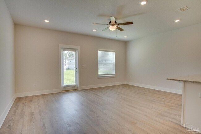 Foto del edificio - 1538 Iroquois Ct