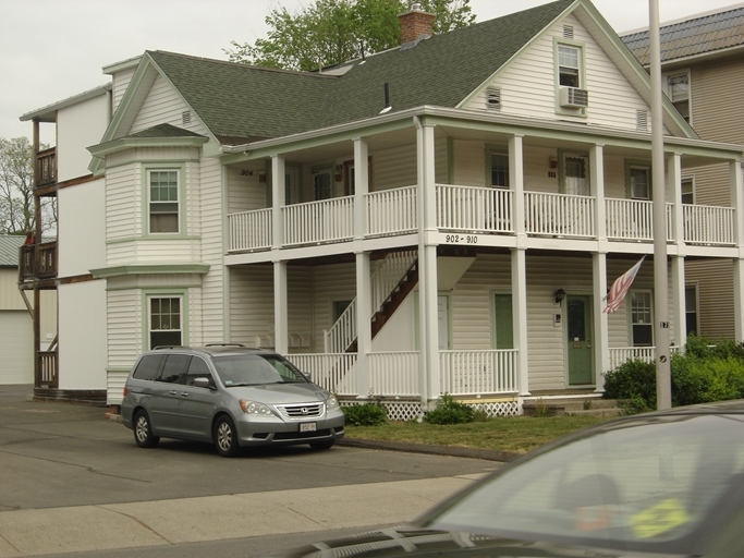 Building Photo - 902-910 Chicopee St