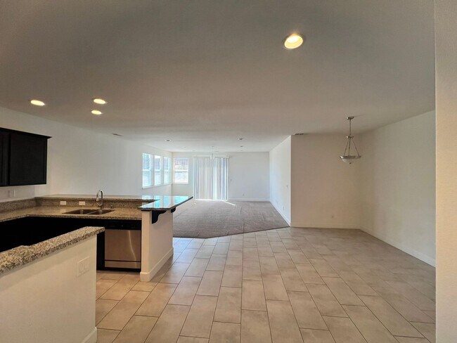Foto del edificio - Large 4-bedroom home in Green Valley Estat...