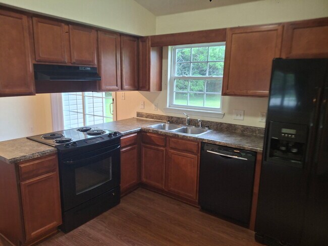 Foto del edificio - 208 Finishing Ln