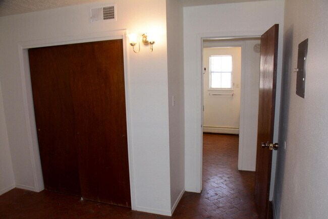 Foto del edificio - 604 Arno St NE