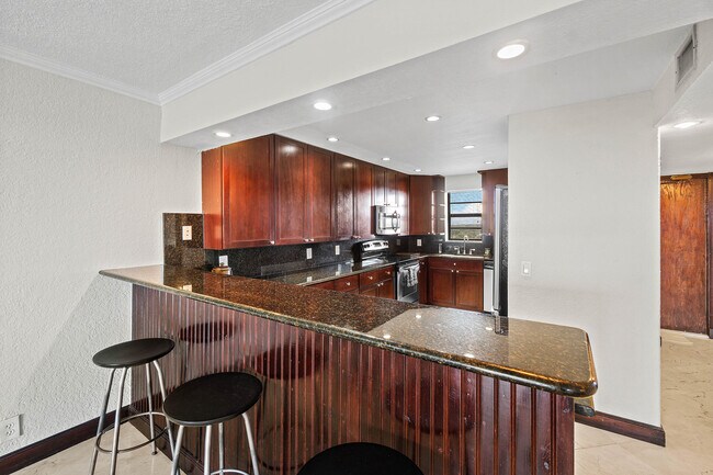 Foto del edificio - 2400 Deer Creek Country Club Blvd