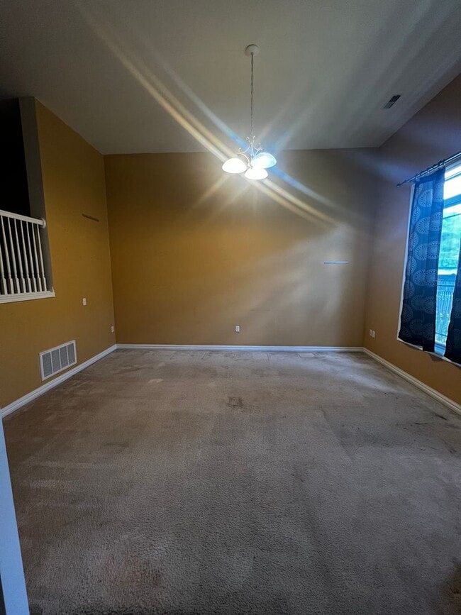 Building Photo - Charming Townhome, Prime Location, Cozy Li...