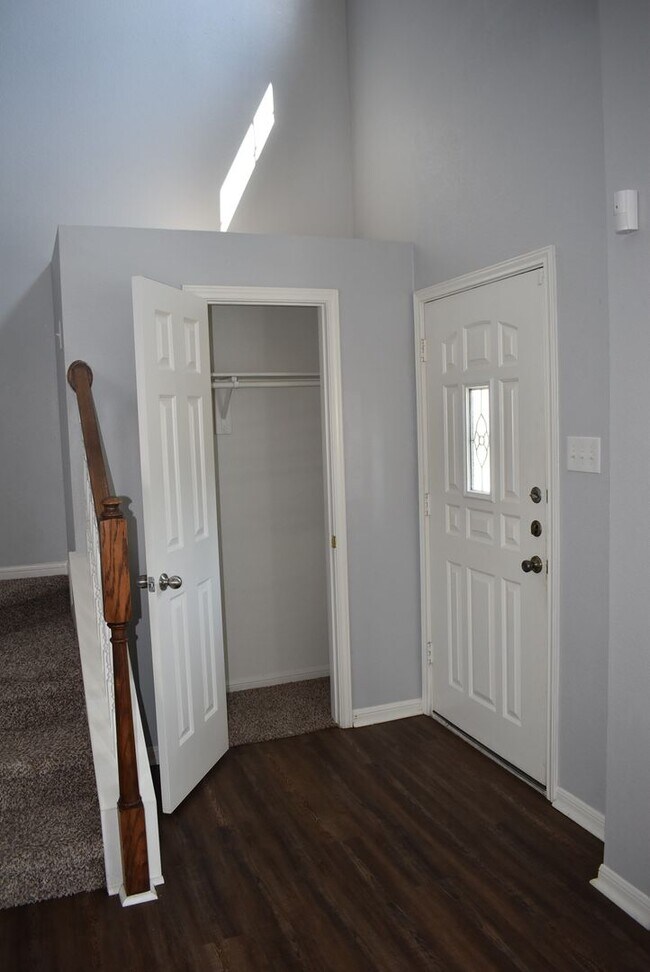 Building Photo - 509 Lakota Ln
