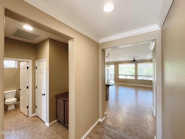 Building Photo - 1674 E Azafran Trail
