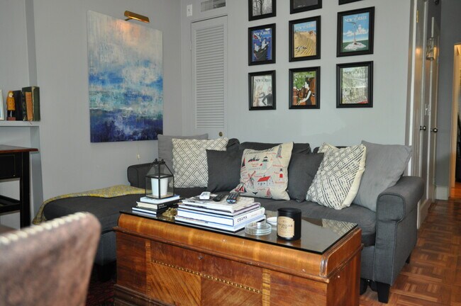 Foto del edificio - 215 W 9th St