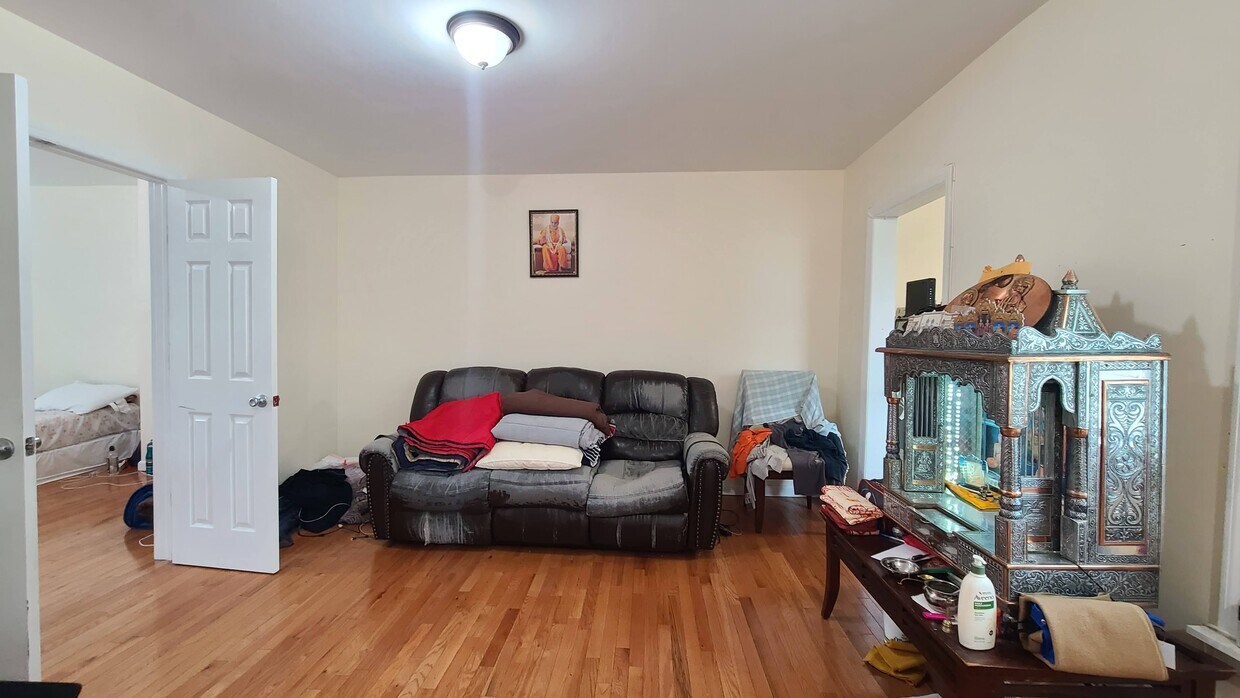 Primary Photo - 37 Montrose Ave