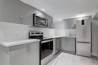 Building Photo - 454 Markham St