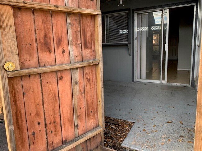 Foto del edificio - 4450 Sherwood Ln
