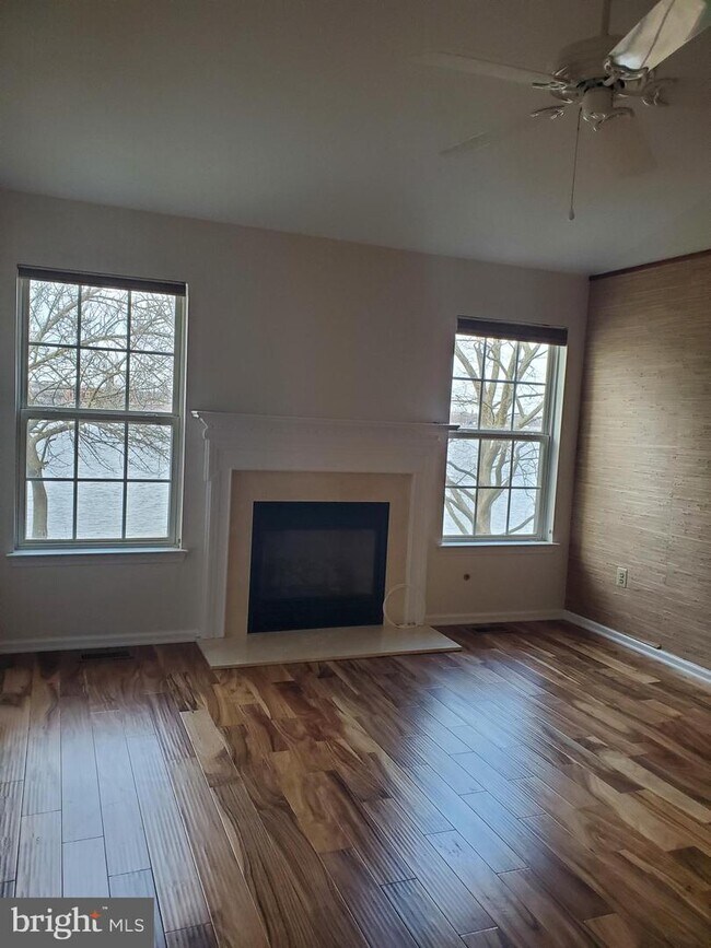 Foto del edificio - 5609 Riverfront Dr