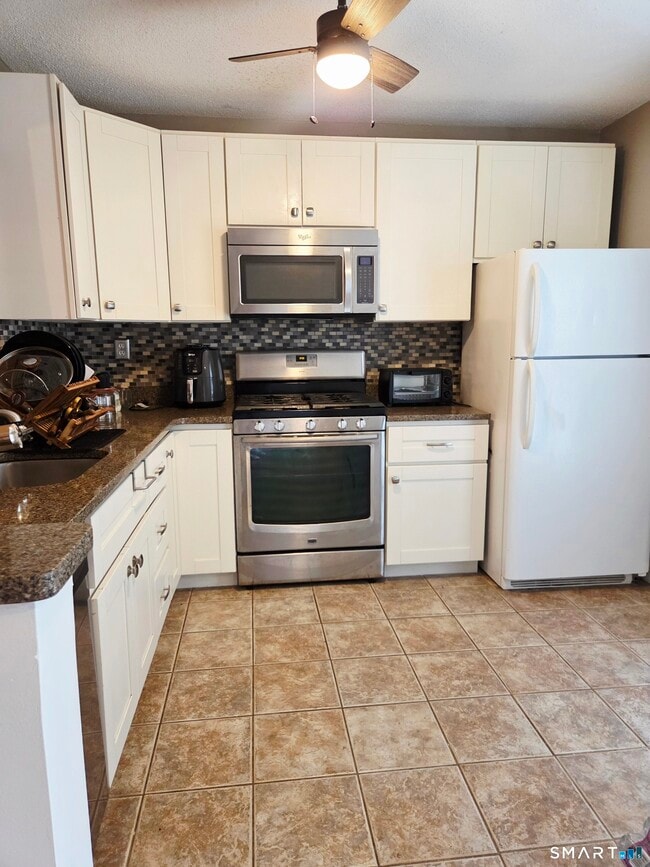 Building Photo - 5 Cherokee Ct