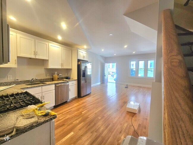 Building Photo - 131 Sutherland Rd