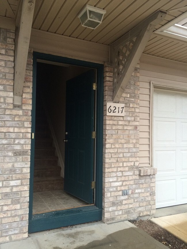 Building Photo - Lovely 2 Bedroom Town home in Pike Township
