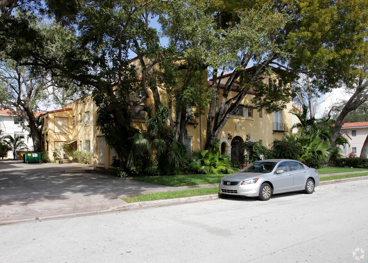 Building Photo - 315 Navarre Ave