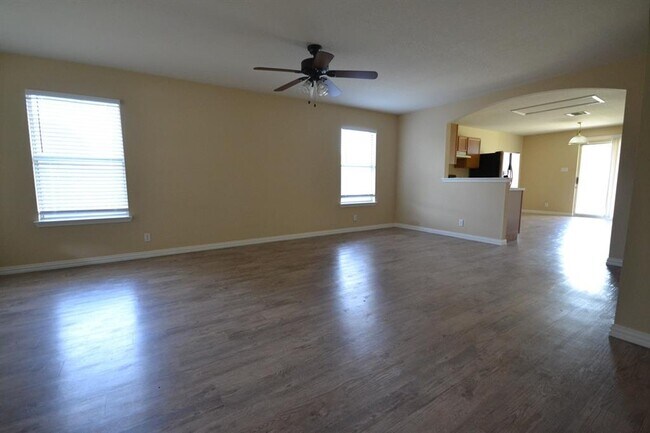 Building Photo - 208 Brentwood Dr